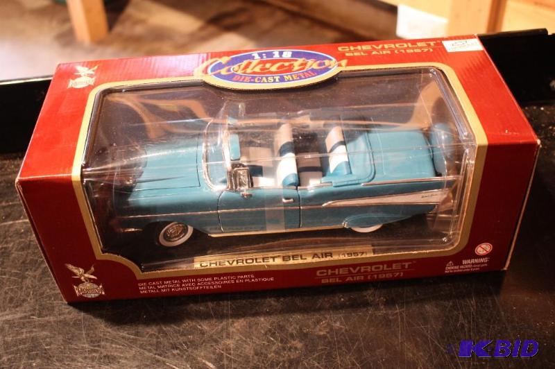 lot 313 image: 1957 Chevrolet die-cast metal bel air 118 sc...
