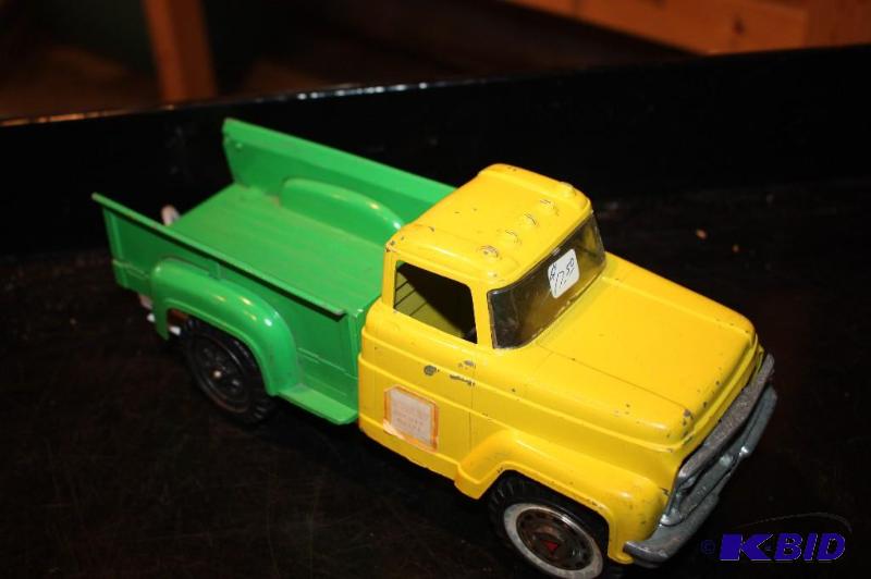 lot 316 image: Hubley mighty metal toy truck...