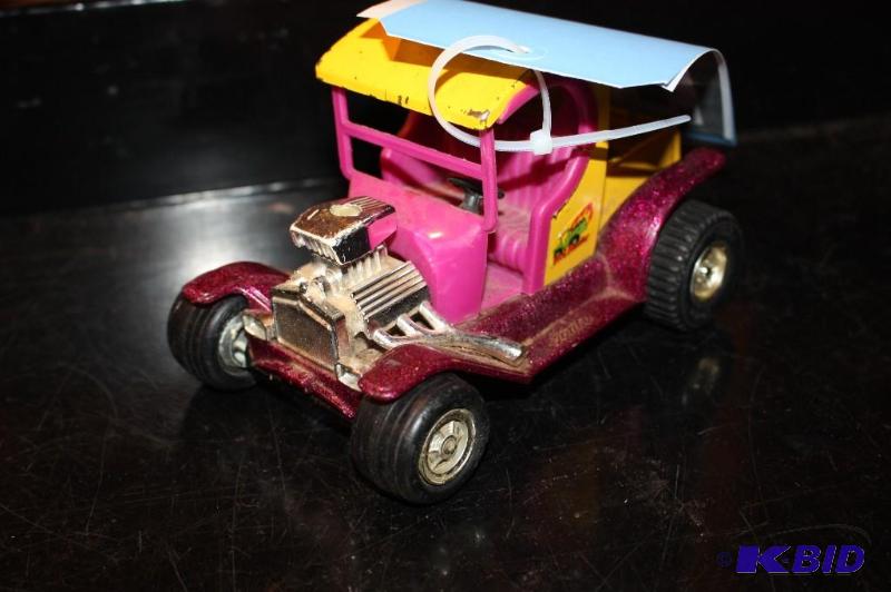 lot 323 image: Tonka&nbsphot hauler toy truck...