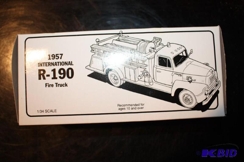 lot 326 image: Precision collectible 1957 die-cast metal Int...