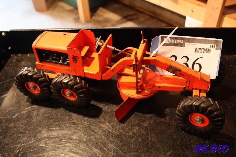 lot 336 image: Vintage metal toy tractor...