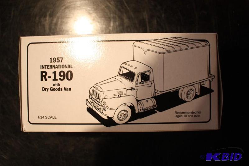 lot 344 image: Precision collectible 1957 International die-...