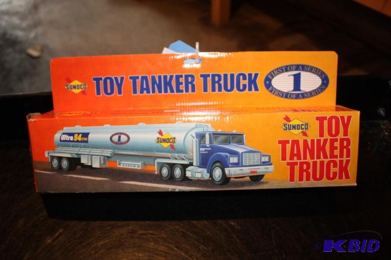 lot 352 image: Sunco toy tanker truck with dual sound switch...