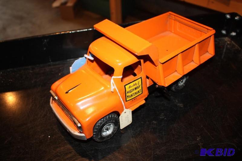 lot 354 image: Buddy L highway maintenance dump truck...