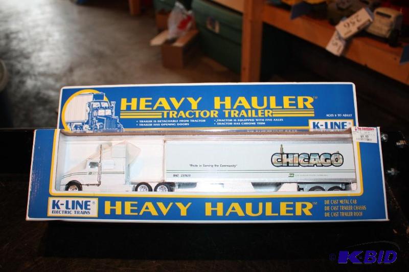 lot 355 image: Heavy Hauler tractor trailer die-cast metal t...