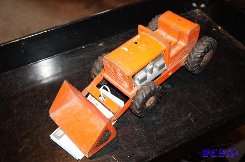 lot 363 image: Structo end-loader tractor...