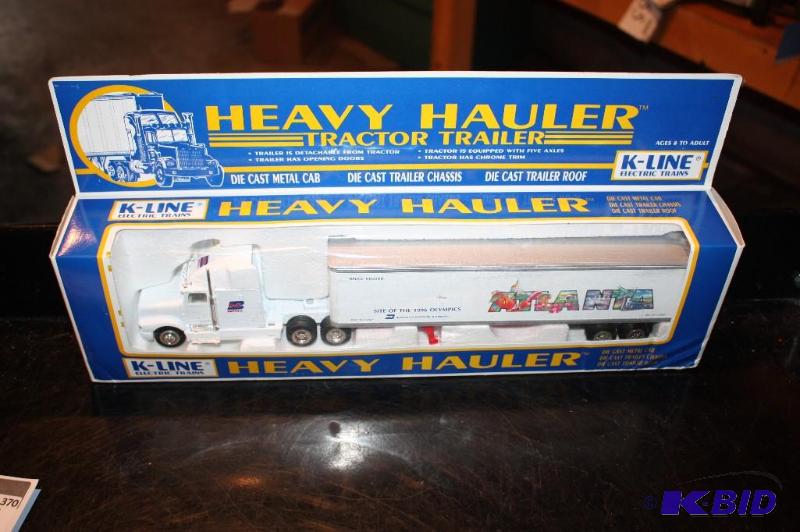 lot 370 image: Heavy Hauler tractor trailer die-cast metal t...