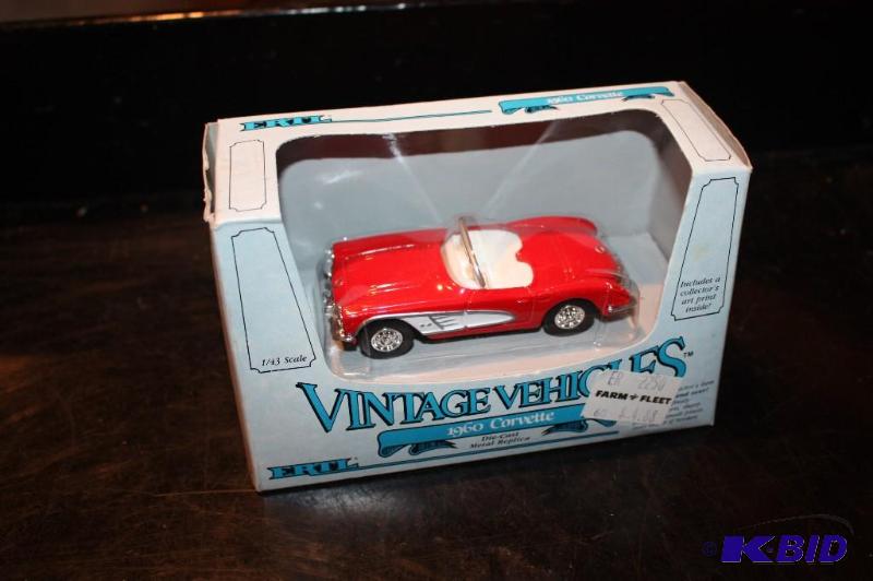 lot 374 image: Vintage Vehicles 1960 corvette die-cast metal...