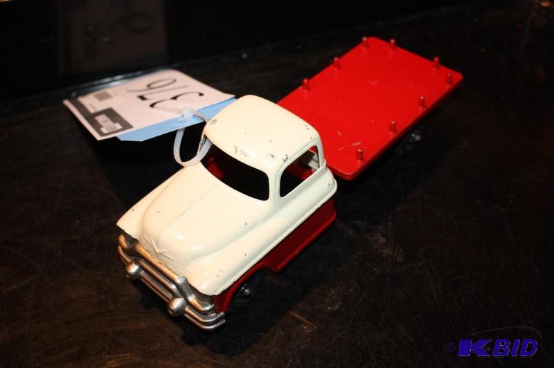 lot 376 image: Vintage metal toy truck with flatbed back...