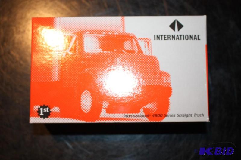 lot 378 image: International 4900 series straight truck 154...