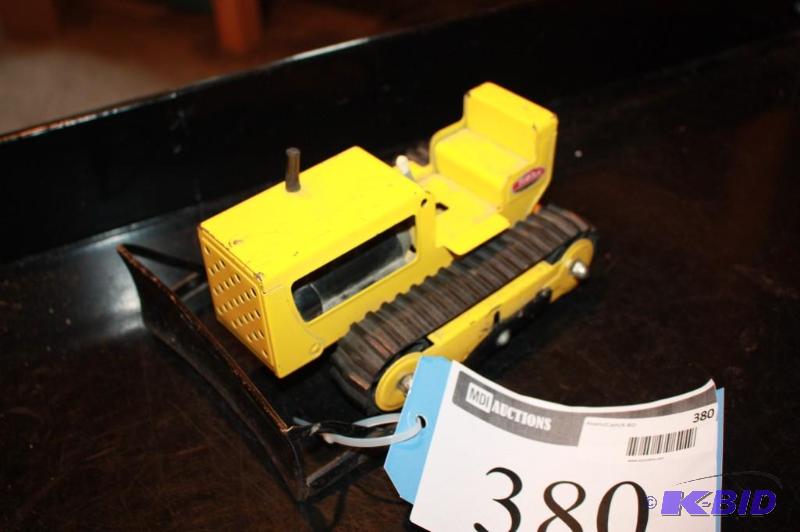 lot 380 image: Tonka&nbspmetal toy tractor...