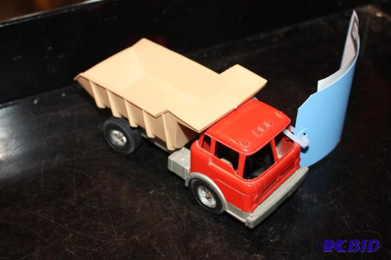 lot 387 image: Vintage toy dump truck...