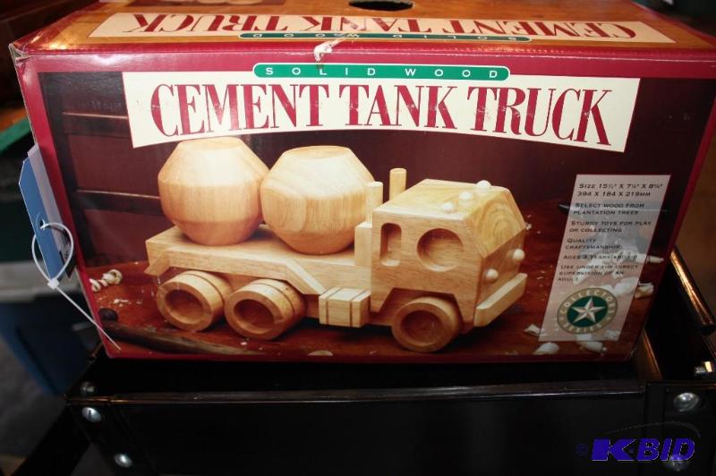 lot 39 image: A wooden toy cement tank truck 15 12&quotx7...
