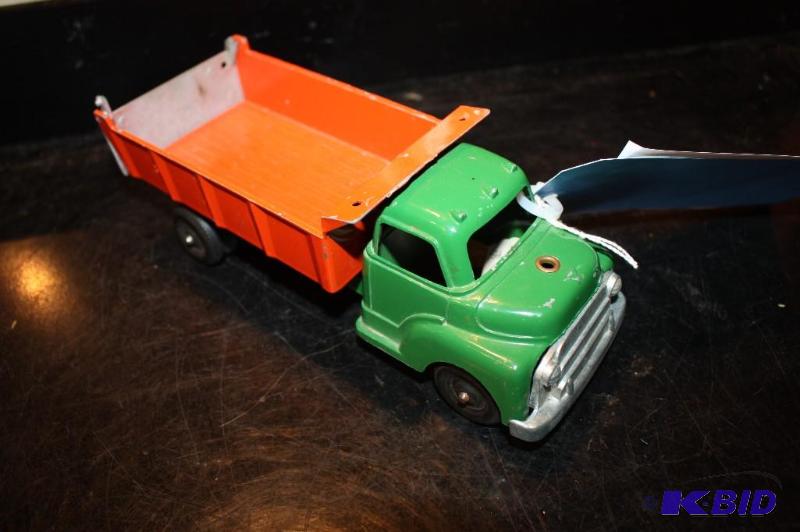 lot 391 image: Vintage toy dump truck...