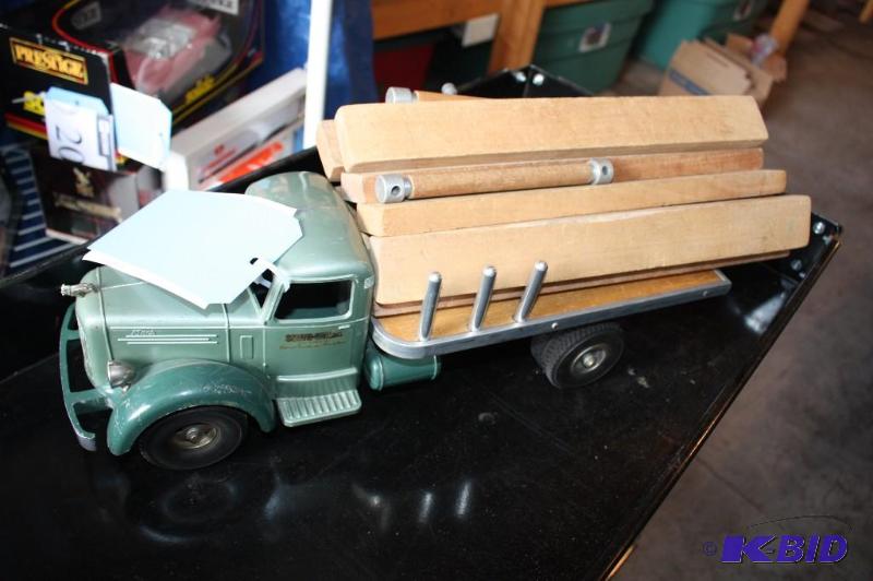 lot 4 image: Smith-Miller Mack truck...