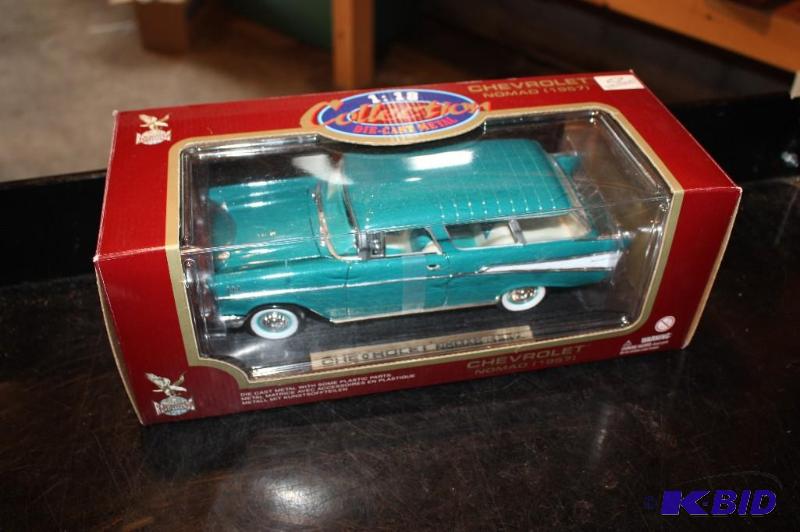 lot 401 image: 1957 Chevrolet nomad die-cast metal 118 scal...