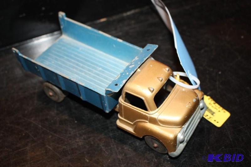 lot 404 image: Vintage metal toy dump truck...