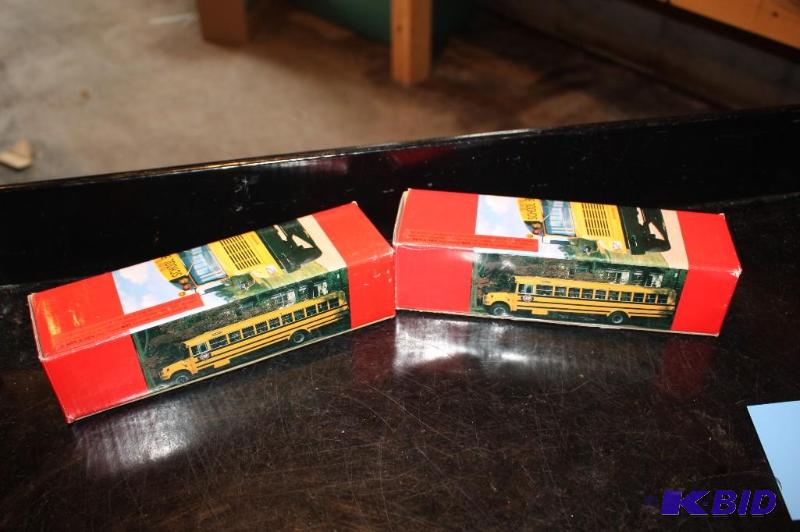 lot 411 image: Lot of (2) International model 3000 school bu...