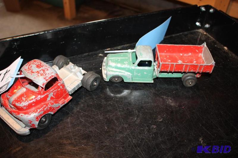 lot 413 image: Lot of (2) items including a vintage red meta...
