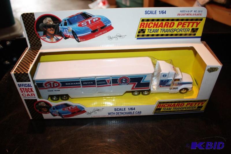 lot 414 image: Official stock car collection&nbspRichard Pe...