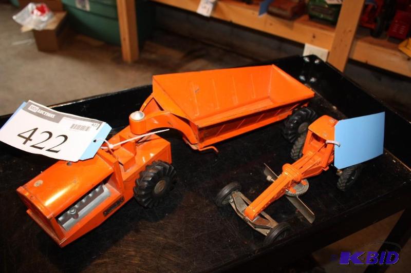 lot 422 image: Lot of (2) items including a metal toy tracto...