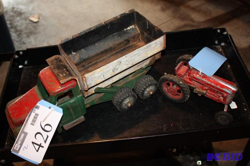 lot 426 image: Lot of (2) items including a Hubley metal toy...