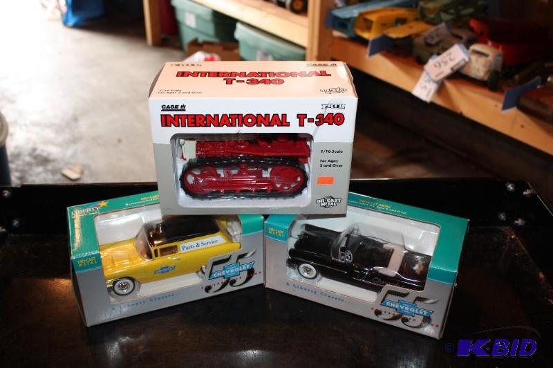 lot 429 image: Lot of (3) items including a Chevrolet 55 die...