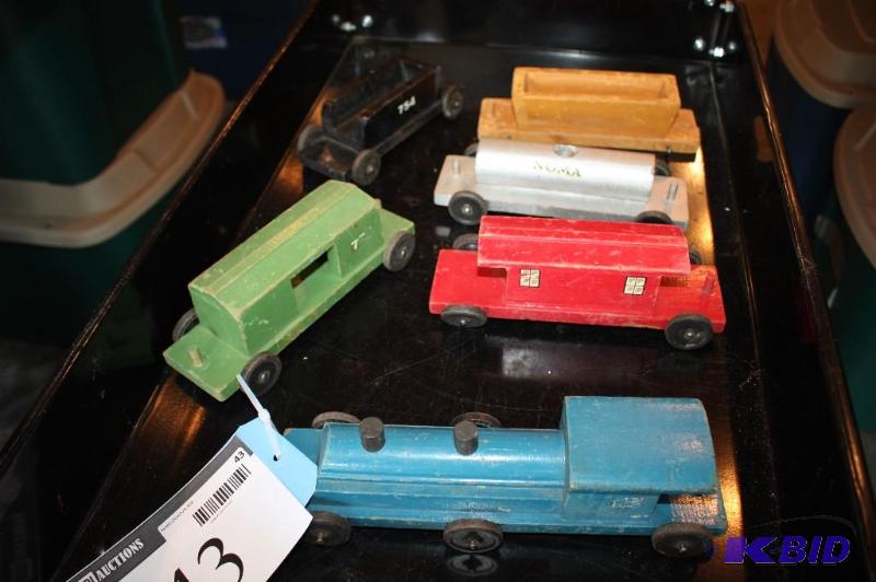 lot 43 image: Lot of (6) items for a toy train set includin...