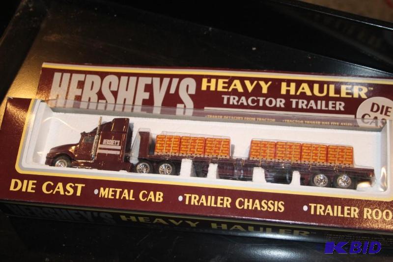 lot 448 image: Hersheys Heavy Hauler tractor trailer die-ca...