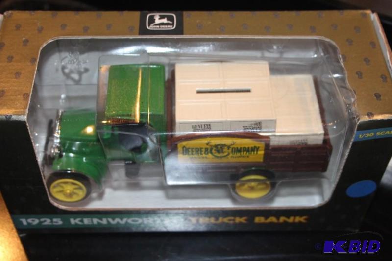lot 450 image: 1925 Kenworth&nbspdie-cast metal truck locka...