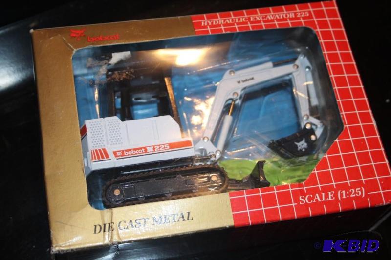 lot 452 image: Bobcat hydraulic excavator&nbsp225 die-cast ...