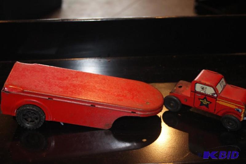 lot 459 image: Lot of (2) items including a vintage toy truc...