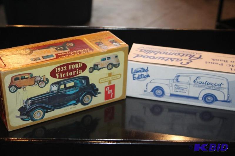 lot 461 image: Lot of (2) items including a 1951 GMC panel v...
