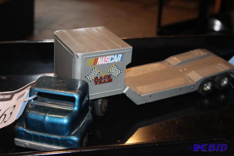 lot 463 image: Vintage Nascar race team trailer and truck...