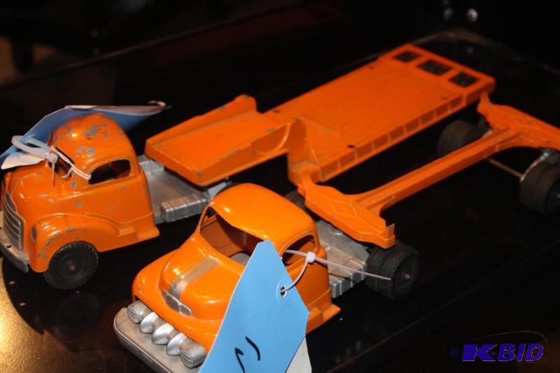 lot 465 image: Lot of (2) vintage metal toy trucks ...