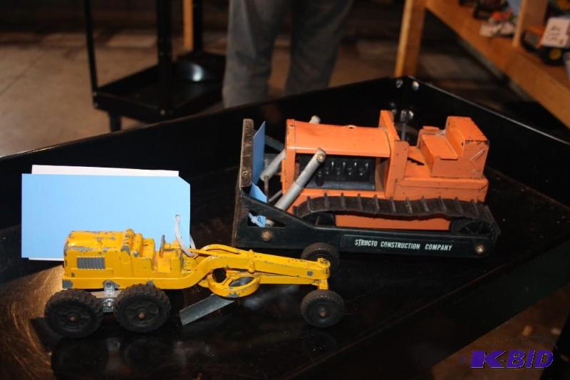 lot 484 image: Lot of (2) items including a Structo toy trac...