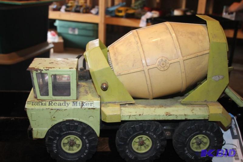 lot 497 image: Tonka ready mixer toy cement mixer...