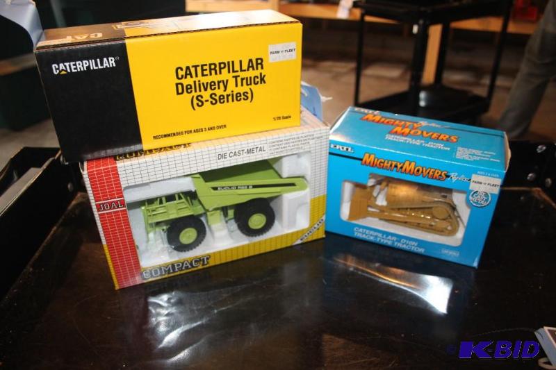 lot 499 image: Lot of (3) items including a Caterpillar deli...
