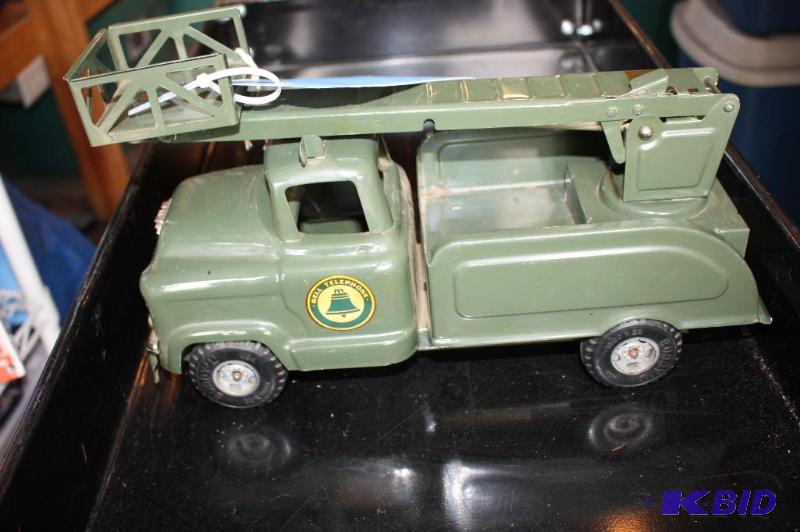 lot 5 image: GMC bell telephone truck...