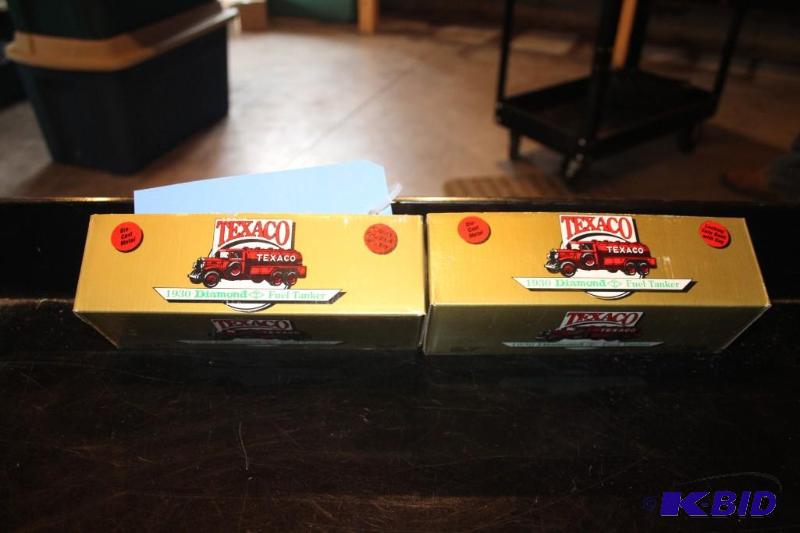 lot 502 image: Lot of (2) limited edition Texaco 1930 diamon...