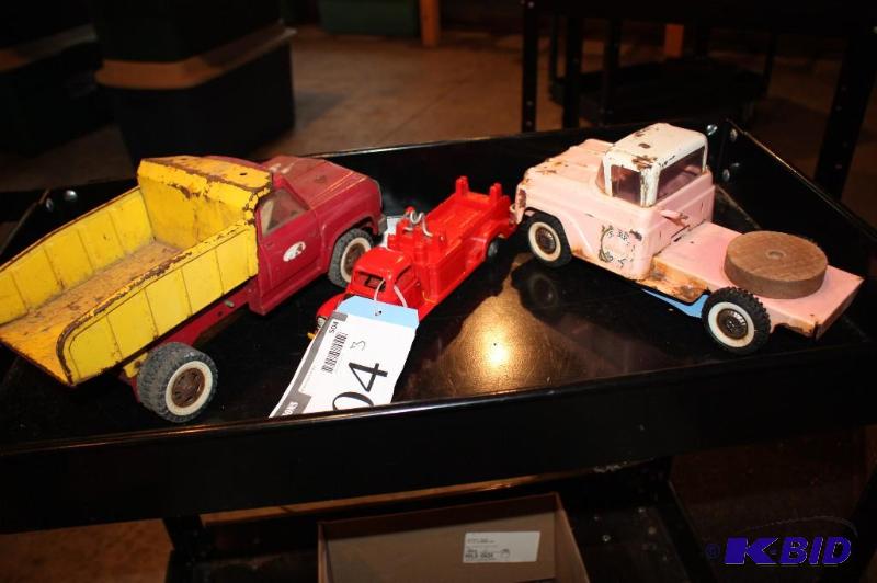 lot 504 image: Lot of (3) items including a vintage red fire...