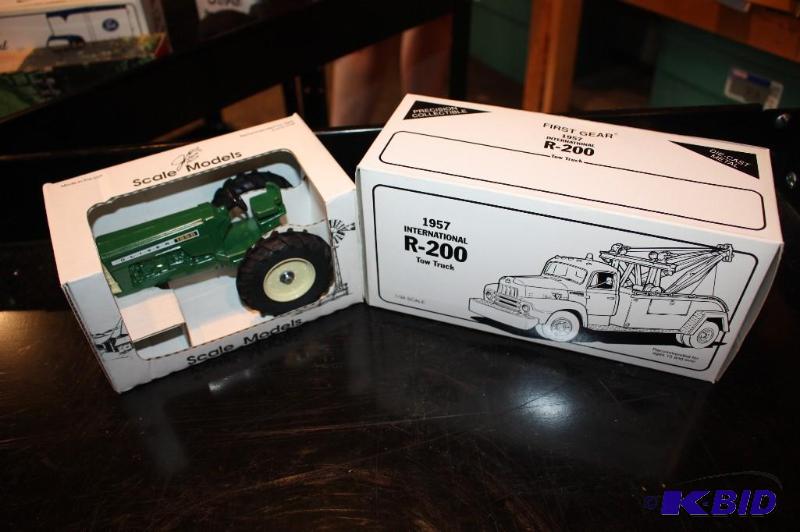 lot 508 image: Lot of (2) items including a Oliver 1855 trac...
