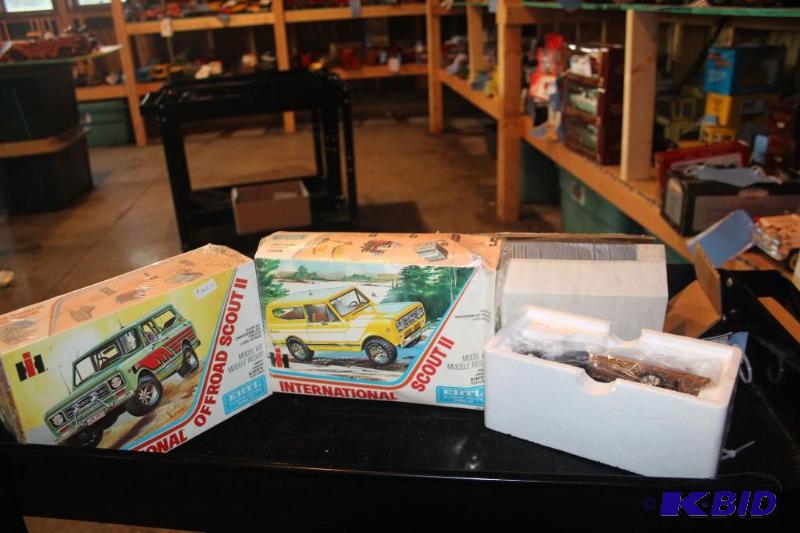 lot 516 image: Lot of (3) items including a International sc...