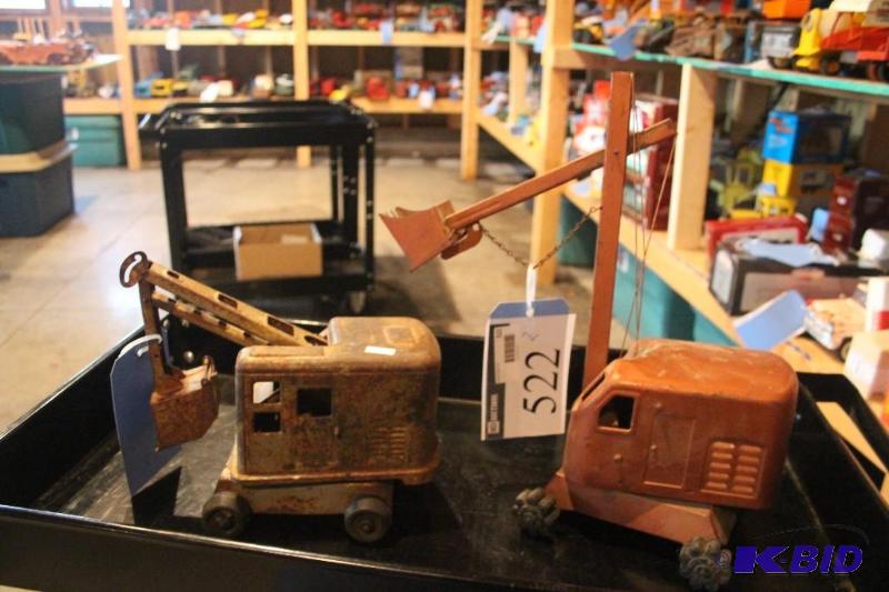 lot 522 image: Lot of (2) vintage metal toy excavator tracto...