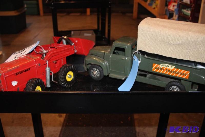 lot 523 image: Lot of (2) items including a buddy &quotL&qu...