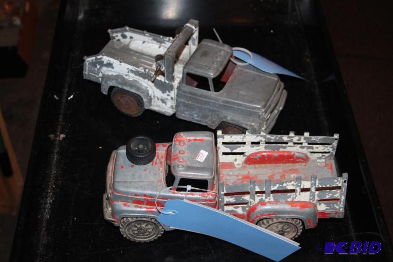lot 531 image: Lot of (2) Hubley&nbspmetal toy trucks ...