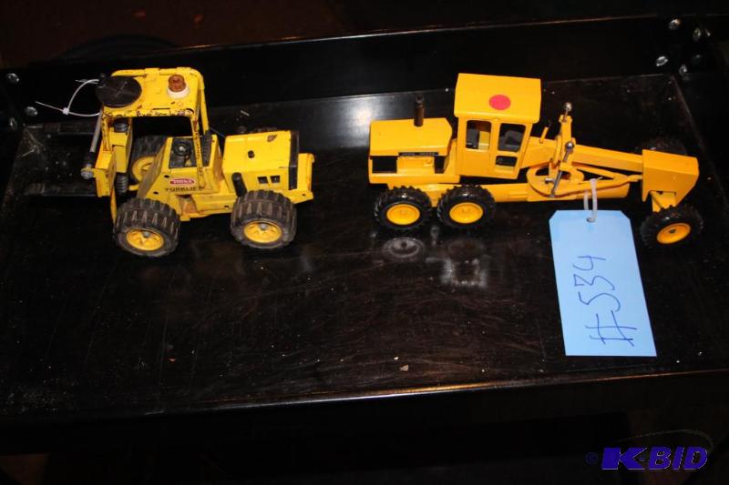 lot 534 image: Lot of (2) items including a Tonka&nbspforkl...