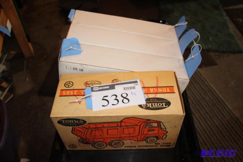 lot 538 image: Lot of (4) items including a Tonka hydraulic ...