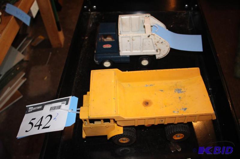 lot 542 image: Lot of (2) items including a Pay Hauler toy t...