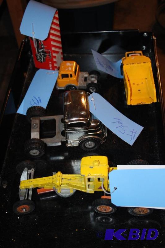 lot 566 image: Lot of (5) items including a Hubley&nbsptoy ...